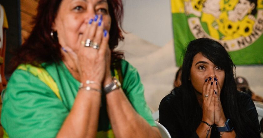 Associação de Moradores, no Rio, reúne torcida para ver jogo do Brasil