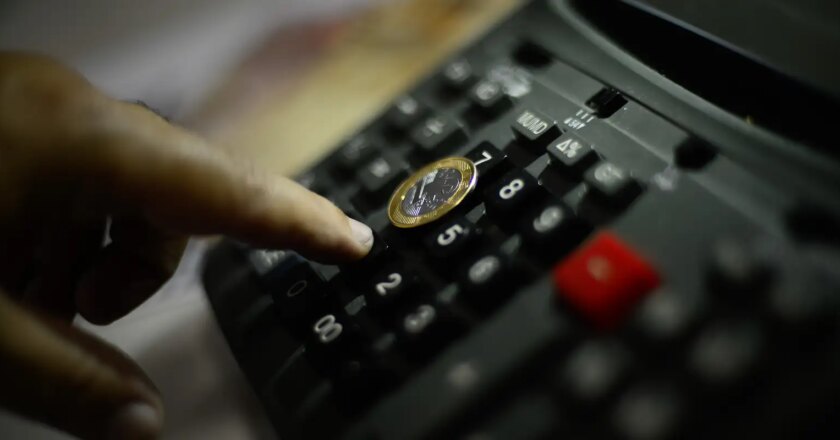 Inadimplência cai pela primeira vez em 2023, aponta Serasa