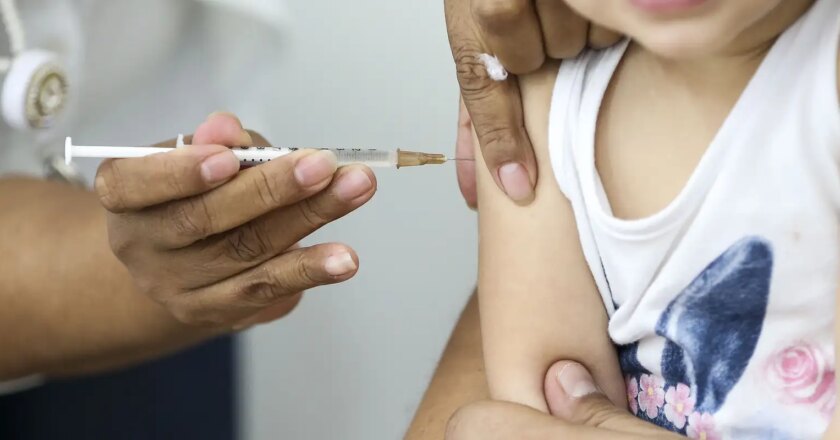 Vacina BCG não protege profissional de saúde de covid-19, diz estudo