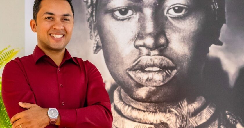 Exposição, no Rio, destaca cultura negra em desenho hiper realista