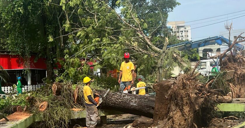 Chuvas fortes causam estragos em Niterói e Maricá