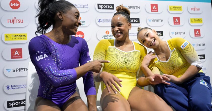Rebeca Andrade é prata no solo, e Flávia Saraiva fica com bronze