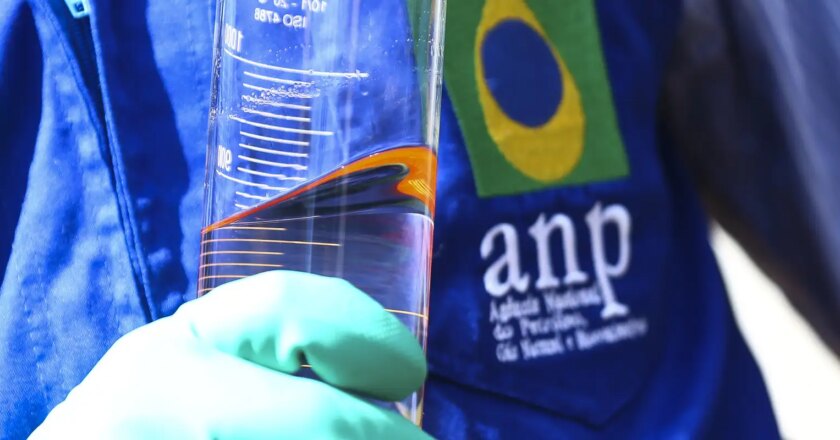 Produção brasileira de petróleo aumenta 4% em 2022, diz ANP