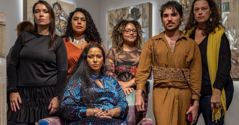 Exposição transforma dor de mulheres em processo de cura