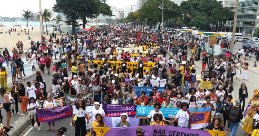 Marcha das Mulheres Negras toma conta de Copacabana