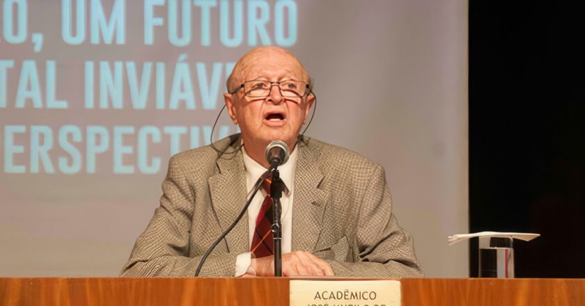Morre no Rio, aos 83 anos, o acadêmico José Murilo de Carvalho