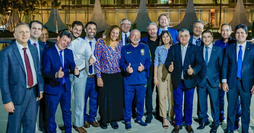 Lula se reúne com Lira e líderes partidários no Palácio da Alvorada