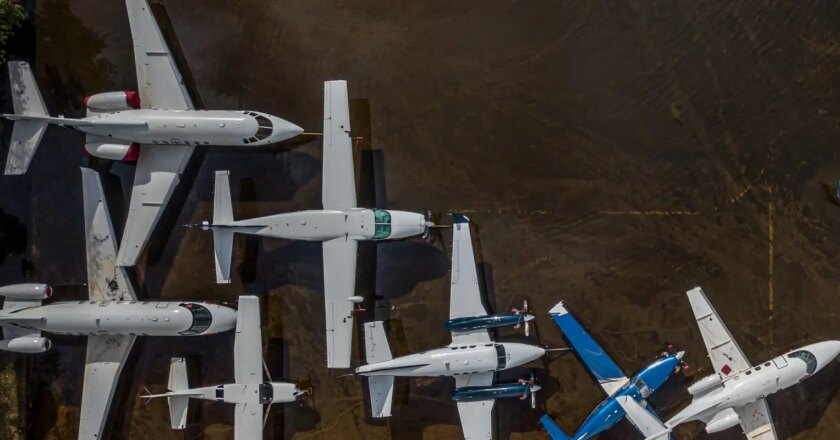 Anac autoriza retirada de aviões presos no aeroporto de Porto Alegre