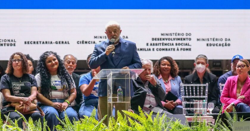 Lula attends congress of National Students’ Union