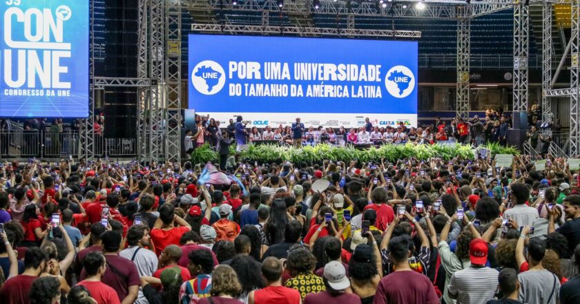 Lula asiste al congreso de la Unión Nacional de Estudiantes