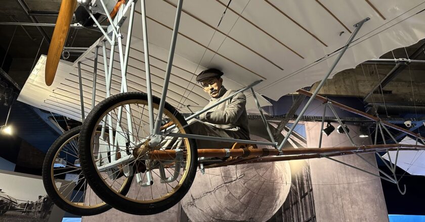 Exposição celebra os 150 anos de nascimento de Santos Dumont