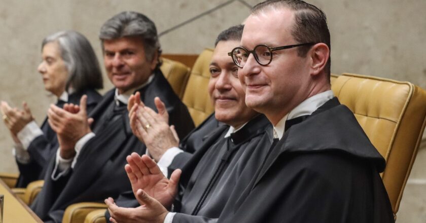 Pedido de vista suspende julgamento da revisão de aposentadorias