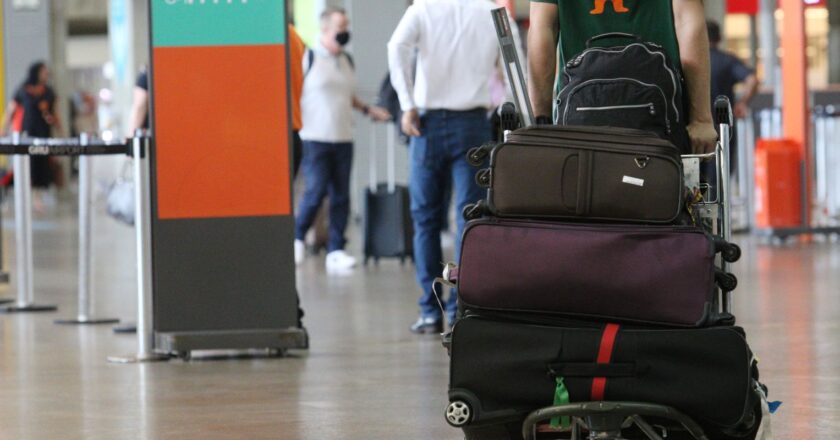 PF prende 16 envolvidos em esquema de troca de etiquetas de malas