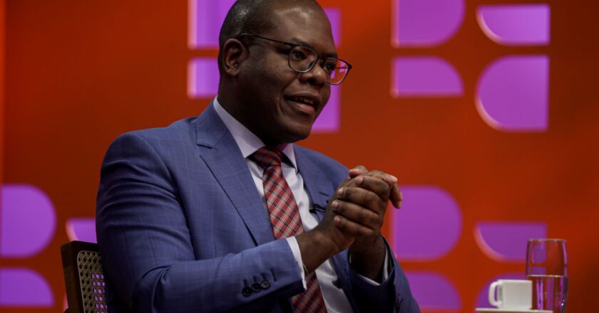 DR com Demori aborda relações raciais e diversidade com Silvio Almeida
