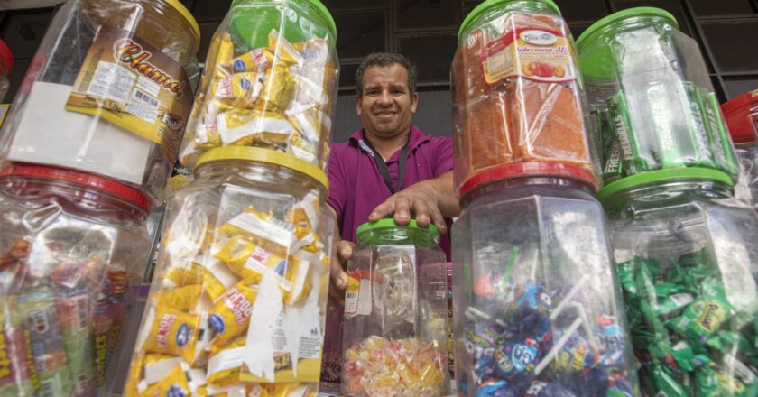 Desemprego cai para 7,7% no terceiro trimestre