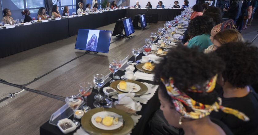 Ministra da Cultura defende presença negra no jornalismo e na política