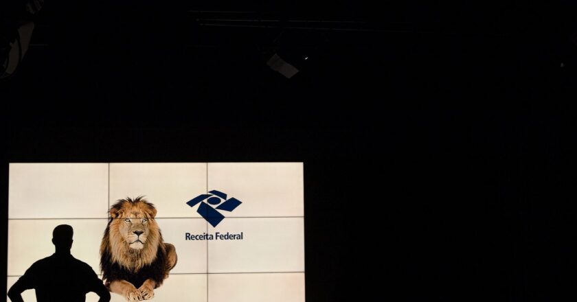Receita paga nesta sexta-feira último lote de restituição do IR