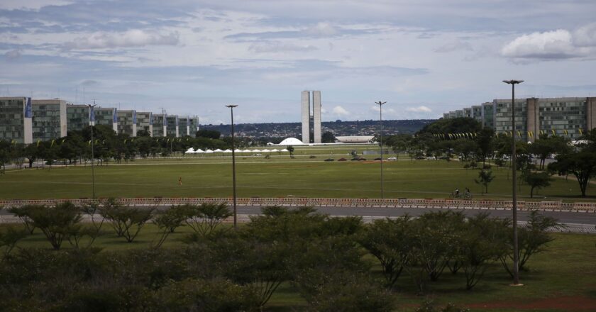 Movimentação é menor na Esplanada em estreia da seleção feminina