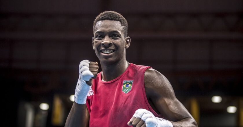 Keno Marley e Luiz Oliveira vencem e vão às oitavas no Mundial de boxe