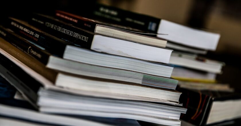 Especialistas dizem que linguagem rebuscada dificulta acesso à Justiça