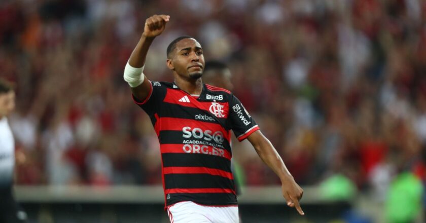 Flamengo afasta crise com vitória de 2 a 0 contra Timão no Brasileiro