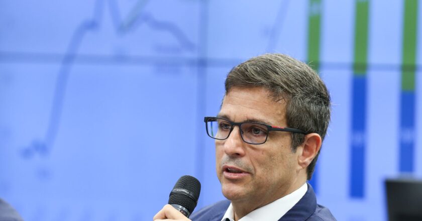 Campos Neto diz que todos precisam ceder para reduzir juros de cartão