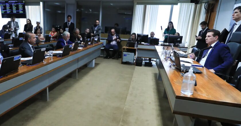 Comissão aprova projeto que proíbe contribuição sindical obrigatória