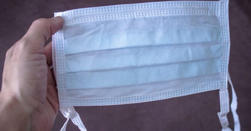 UFRJ recomenda uso de máscaras em ambientes fechados da universidade