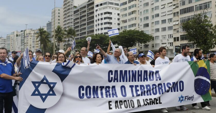 Centenas de pessoas fazem ato no Rio de Janeiro em defesa de Israel
