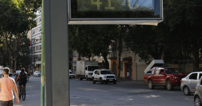 Rio: prefeitura autoriza servidores a usarem bermudas no verão