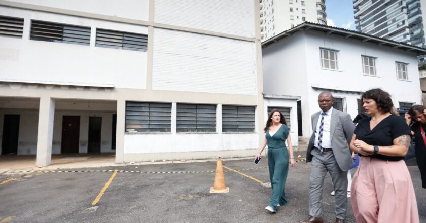 Silvio Almeida conhece projeto para Centro de Memória da ditadura