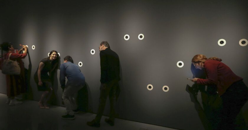 Mostra explora ligação entre língua portuguesa e canções brasileiras