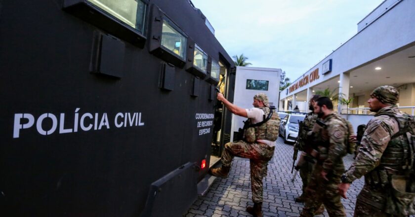 Ações em favelas do Rio buscam cumprir 100 mandados de prisão