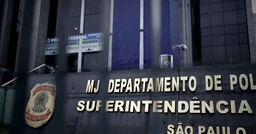 Carla Zambelli e hacker da vaza jato são alvos de operação da PF