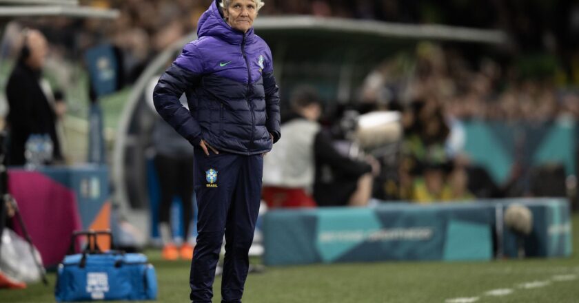Sundhage atribui eliminação a jogo lento e demora nas substituições
