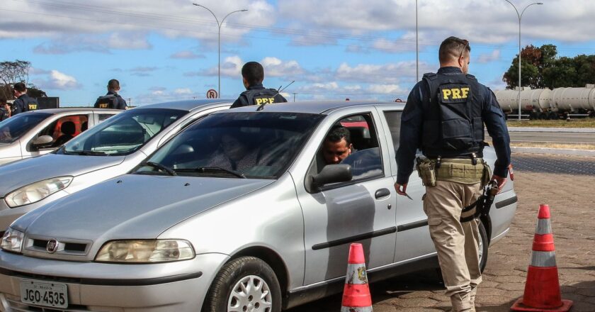 PRF orienta motoristas na volta para casa após o carnaval