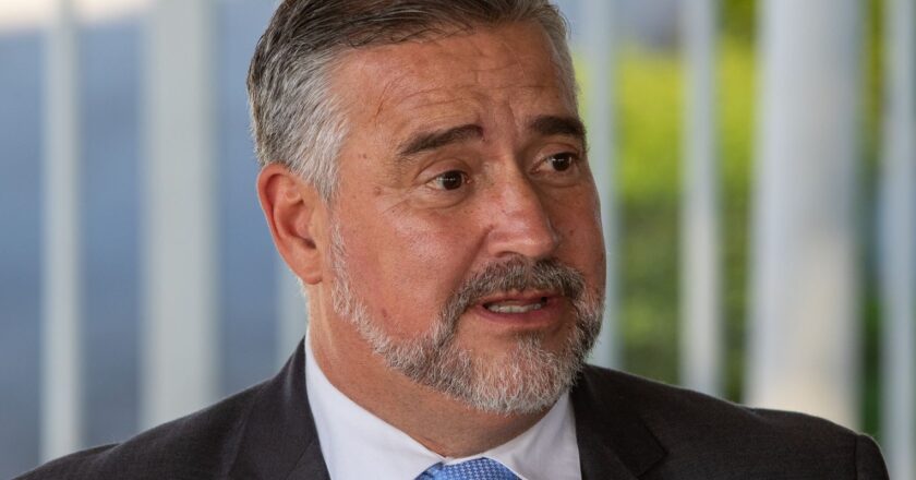 Ministra do Turismo permanece no governo, diz Paulo Pimenta