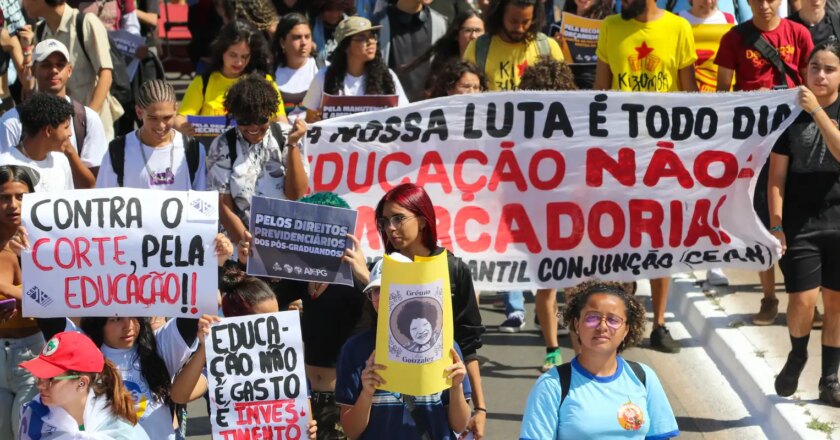 Estudantes se mobilizam em Brasília por melhores condições na educação