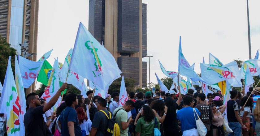 Estudantes fazem ato no Banco Central pela queda na taxa de juros