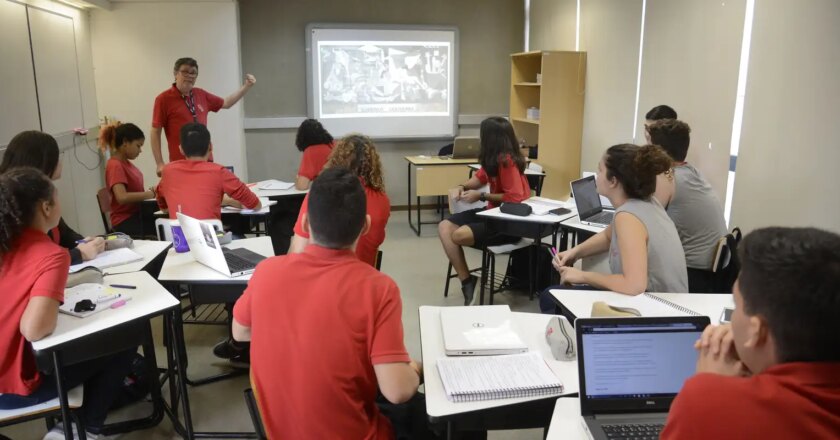 Meninas têm poucas referências em exatas e dificuldade em matemática