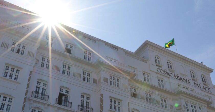 Copacabana Palace completa 100 anos apostando em luxo com tradição