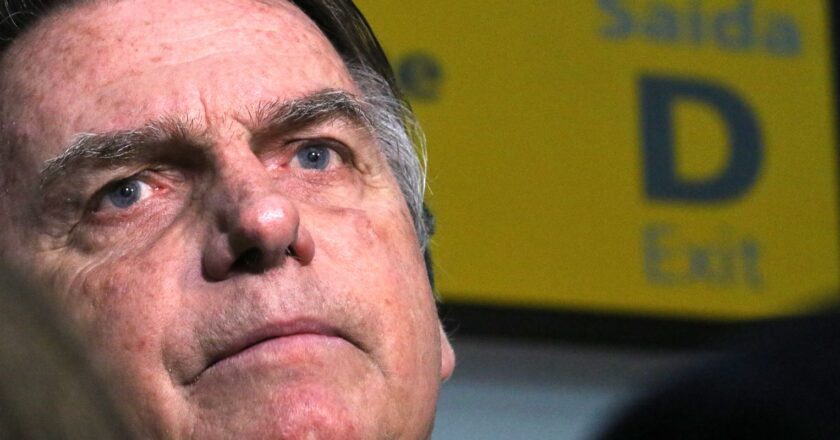 Ministro envia ao TCU decisão que condena Bolsonaro à inelegibilidade