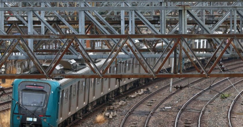 Especialistas veem falta de transparência em crise dos trens no Rio