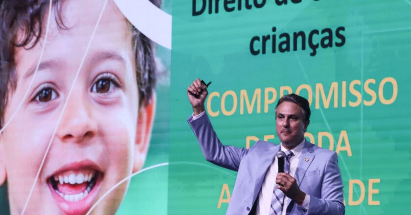 Camilo defende grande pacto nacional para alfabetização de crianças