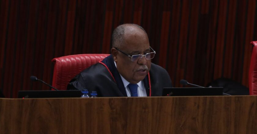 Relator no TSE vota pela inelegibilidade de Bolsonaro