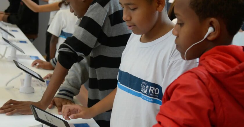 Redes de ensino buscam caminhos para uso de tecnologia nas escolas
