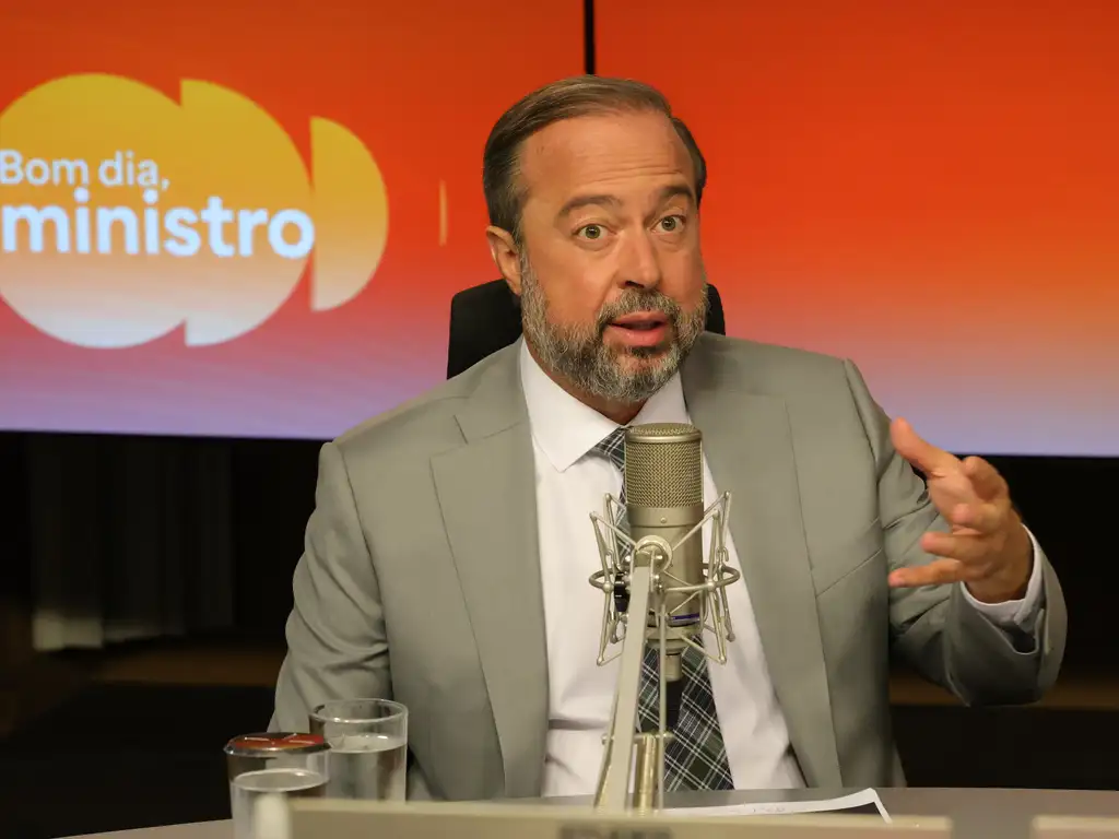 ‘Não foi falta de energia’, diz ministro sobre falha no sistema que atingiu 13 estados e o DF