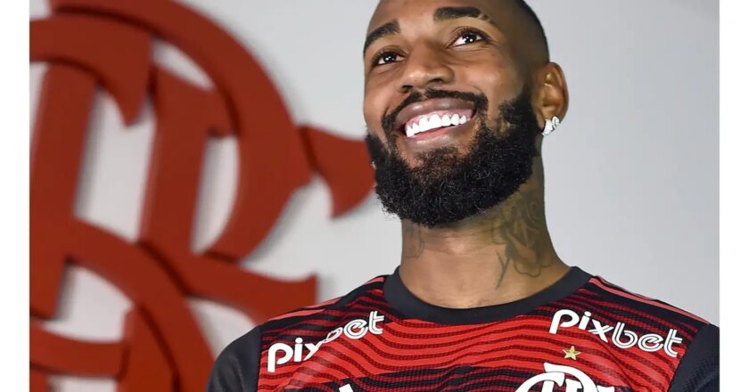 Meio-campista Gerson retorna ao Flamengo com contrato até 2027