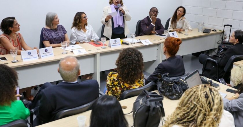 Ministros e primeira-dama visitam Central de Atendimento à Mulher