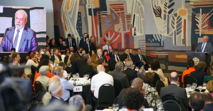 Lula assina decreto que recria o Conselhão